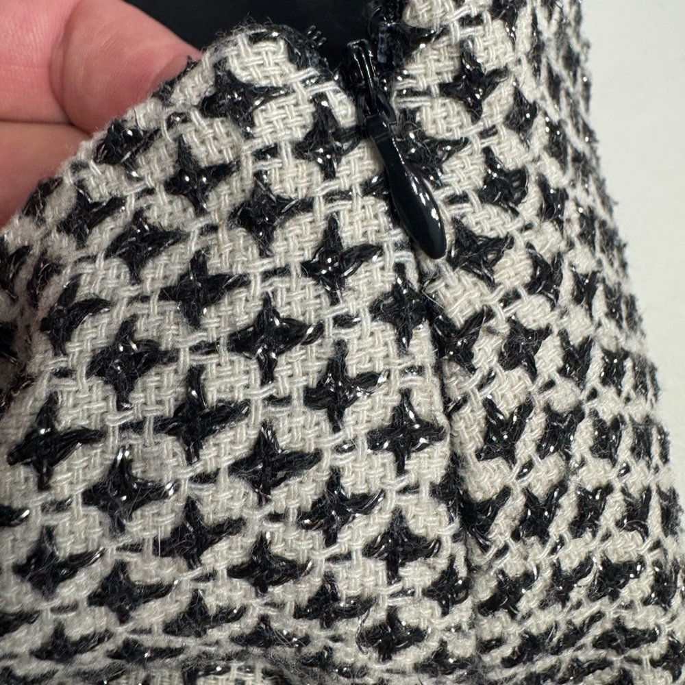 White House Black Market Wool Blend Black White Geometric Trumpet Skirt Sz 10 - Picture 5 of 7